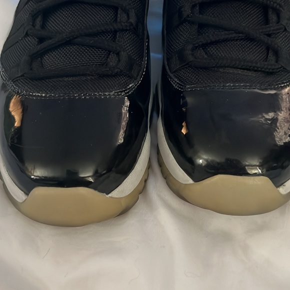 mens used jordans black and white and red in men’s 11- no box - Picture 8 of 9